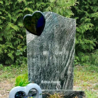 Einzelgrabstein mit Herz